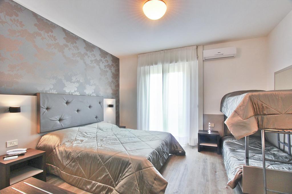 Hotel Gambrinus Lignano Sabbiadoro Room photo