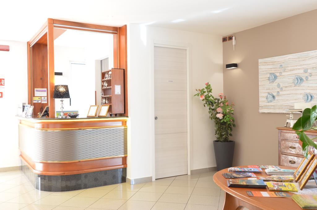 Hotel Gambrinus Lignano Sabbiadoro Exterior photo