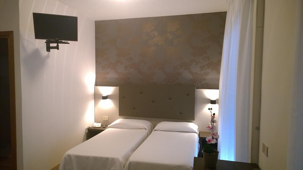 Hotel Gambrinus Lignano Sabbiadoro Exterior photo